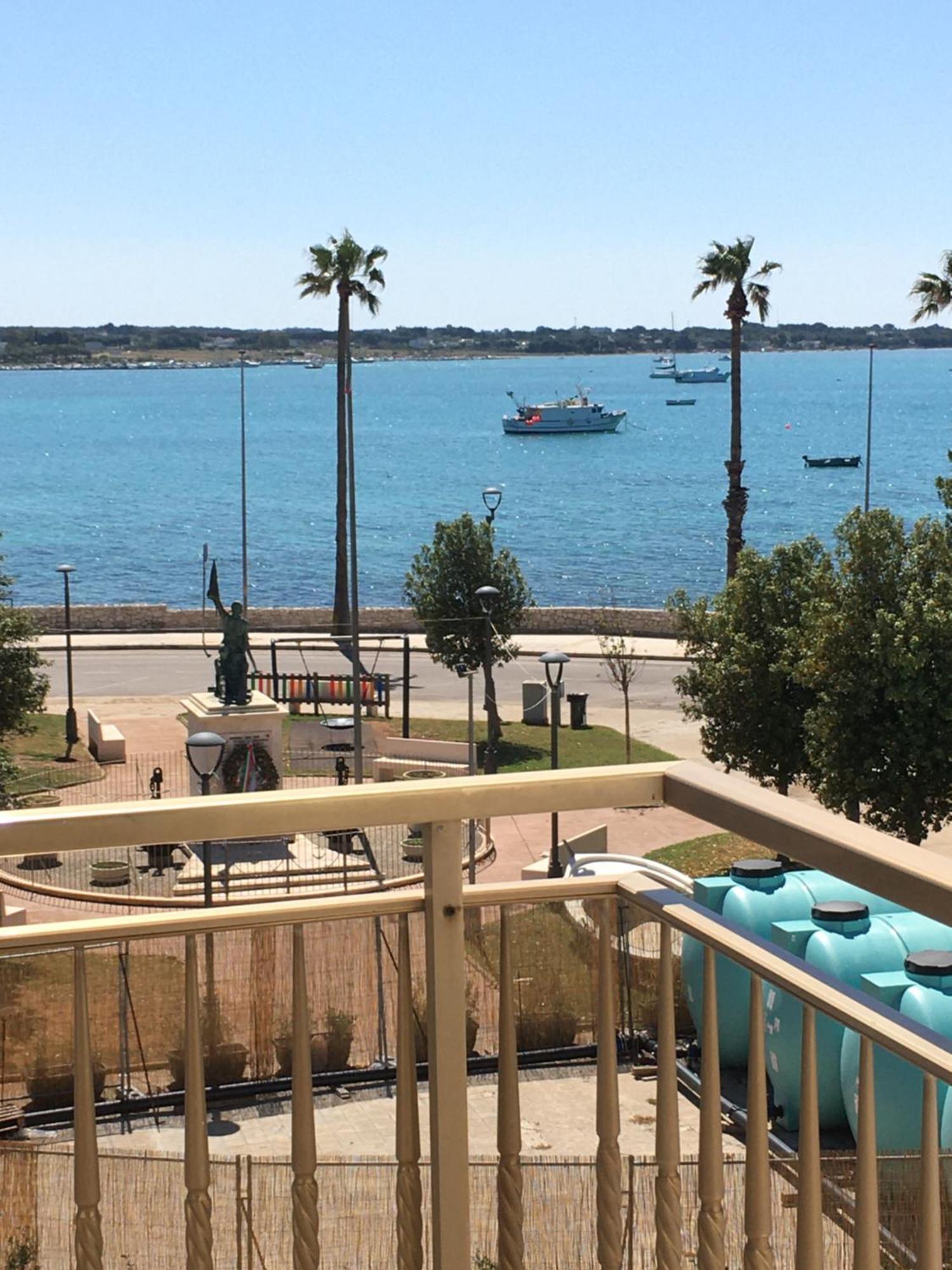 Delia Apartment Porto Cesareo Bagian luar foto