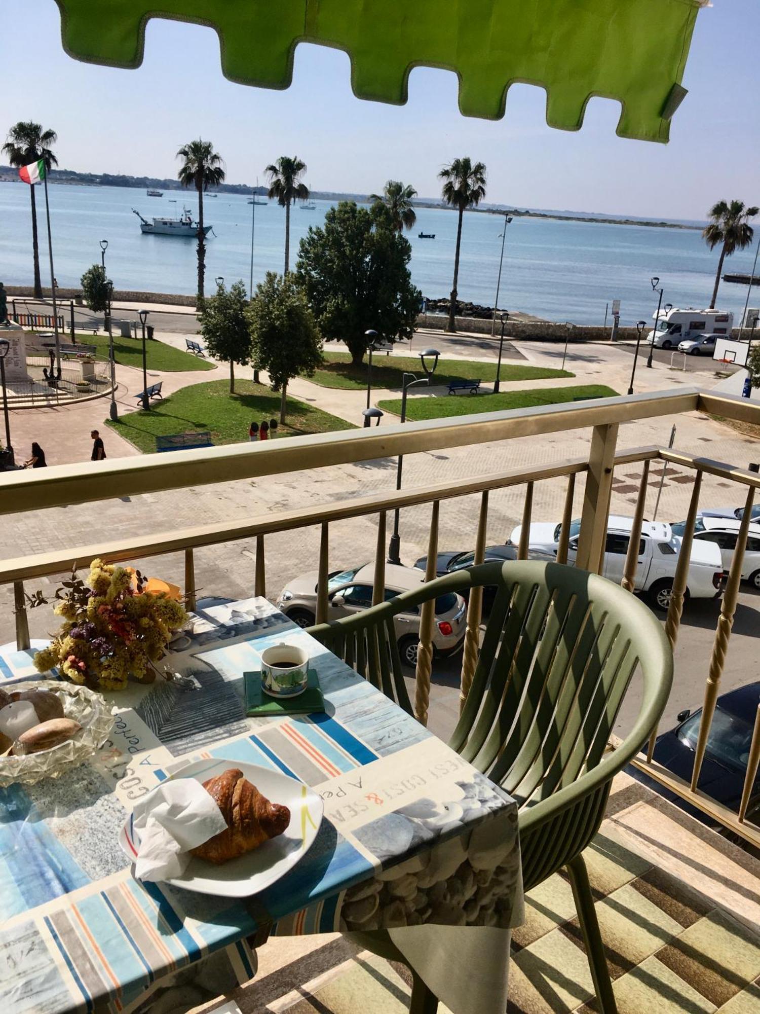 Delia Apartment Porto Cesareo Bagian luar foto